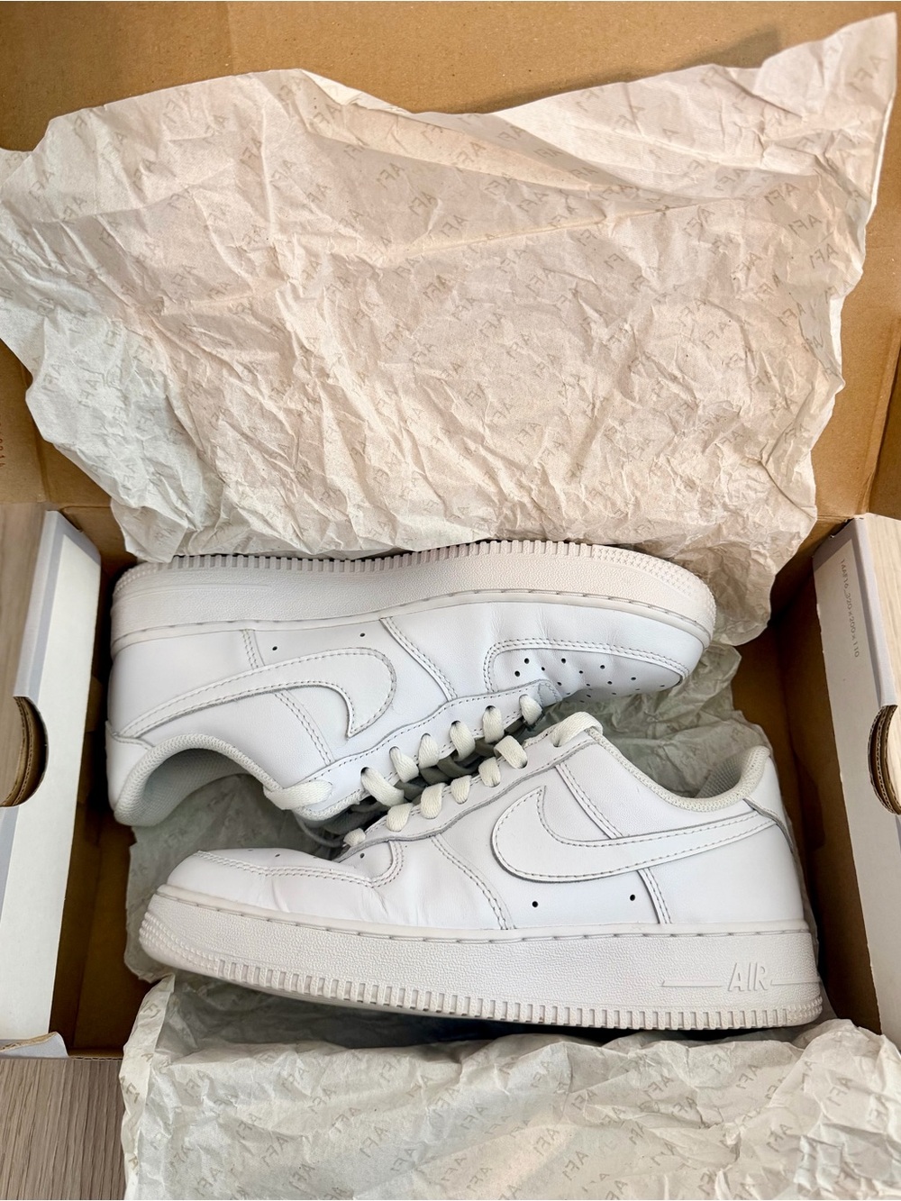 Air Force One Nike White Low-Top Sneakers women’s shoes 8